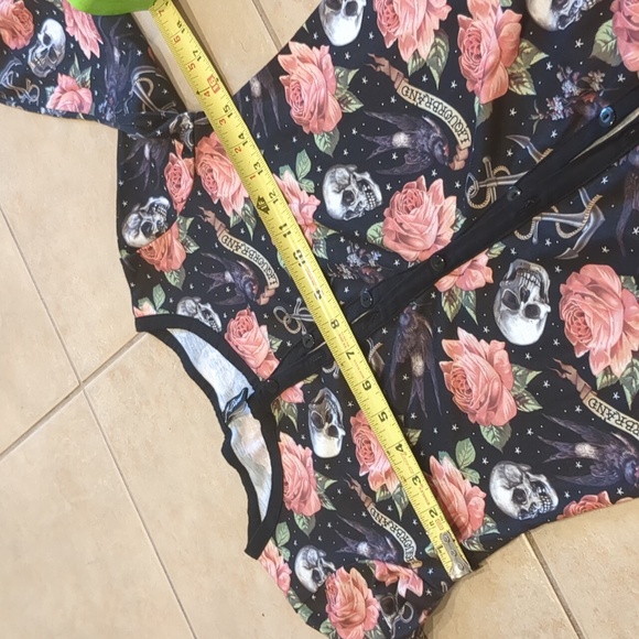 Floral Skull Print Women's Top - Picture 4 of 4